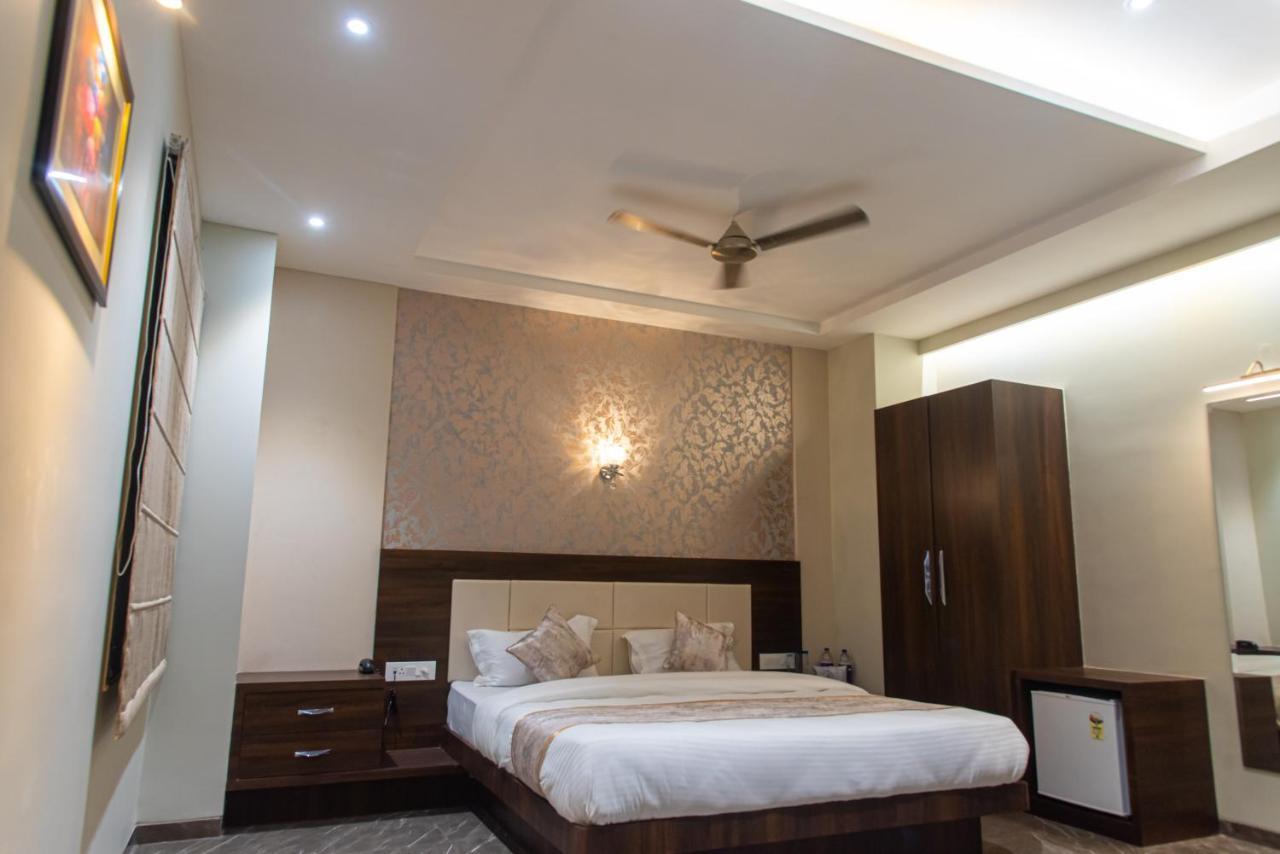 Hotel Royal Livin Varanasi Exterior photo