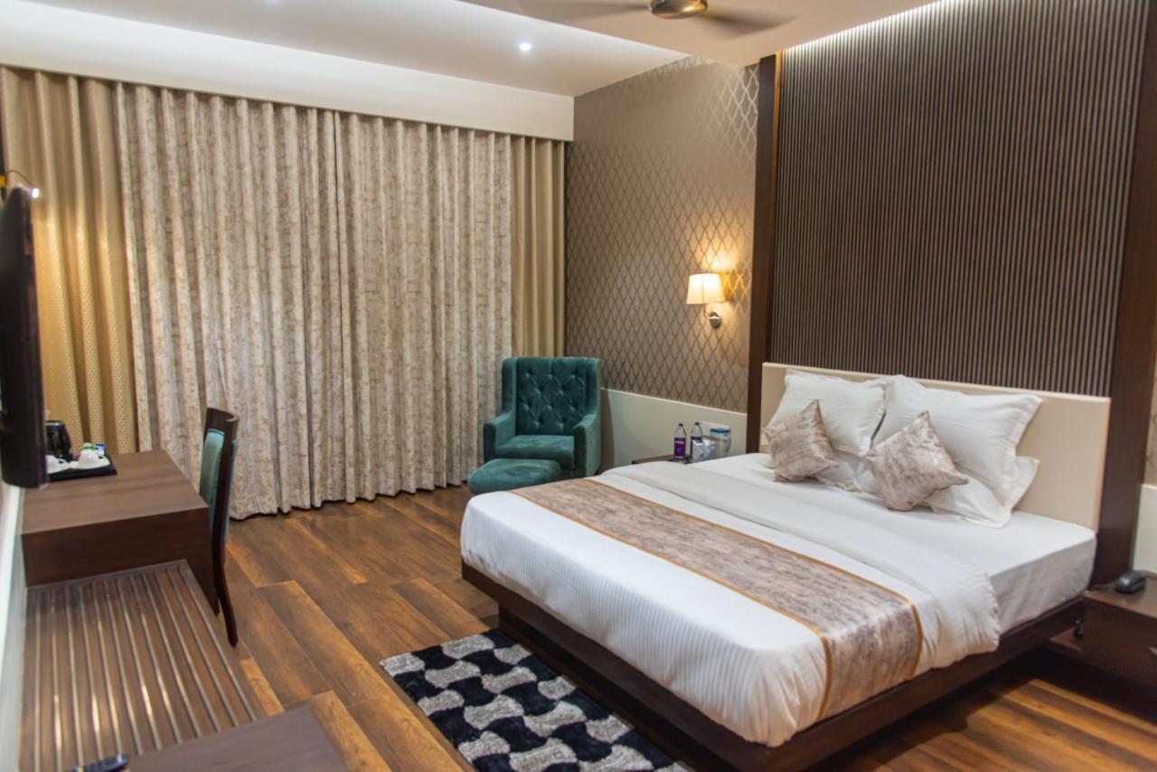 Hotel Royal Livin Varanasi Exterior photo