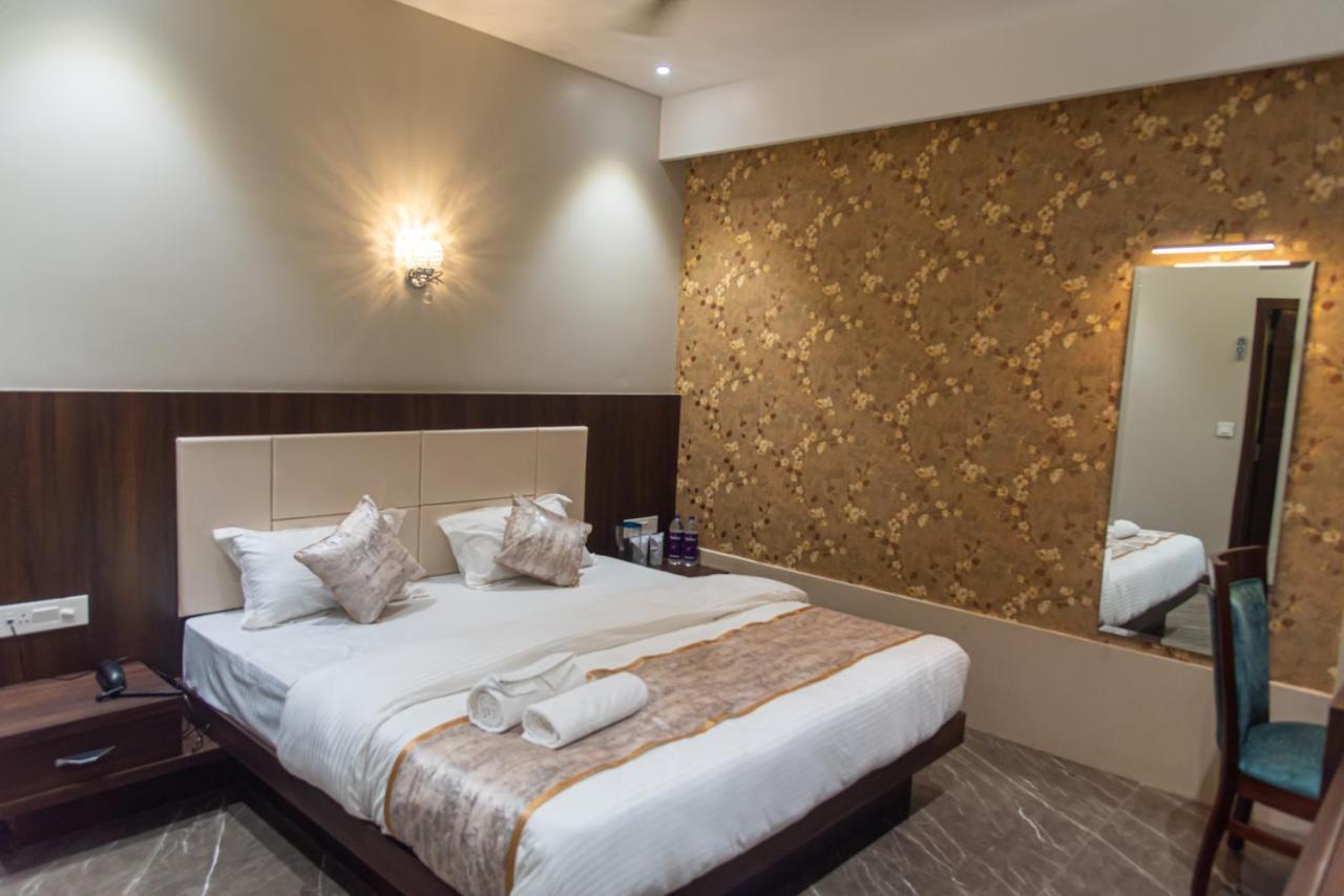 Hotel Royal Livin Varanasi Exterior photo