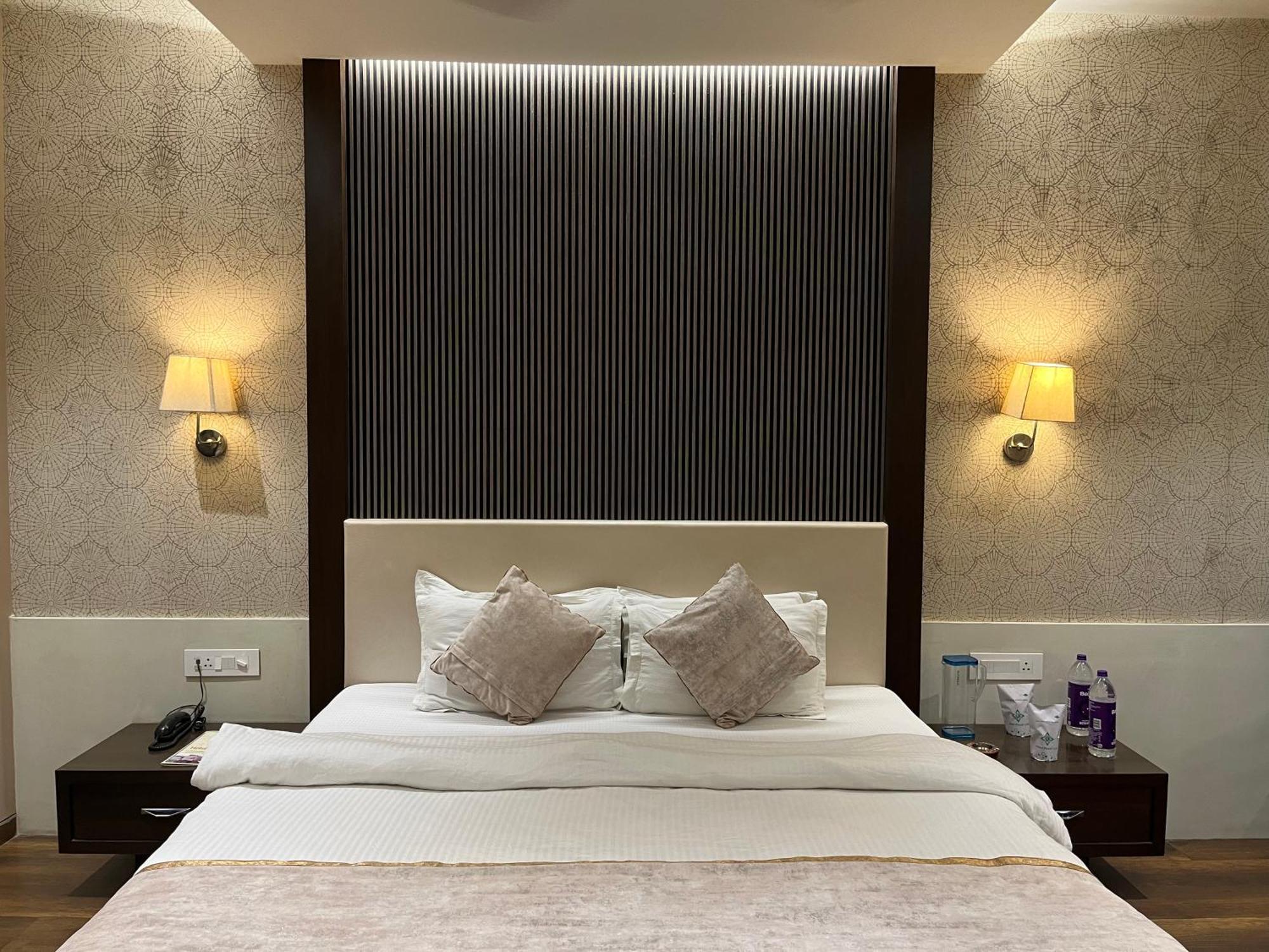 Hotel Royal Livin Varanasi Exterior photo
