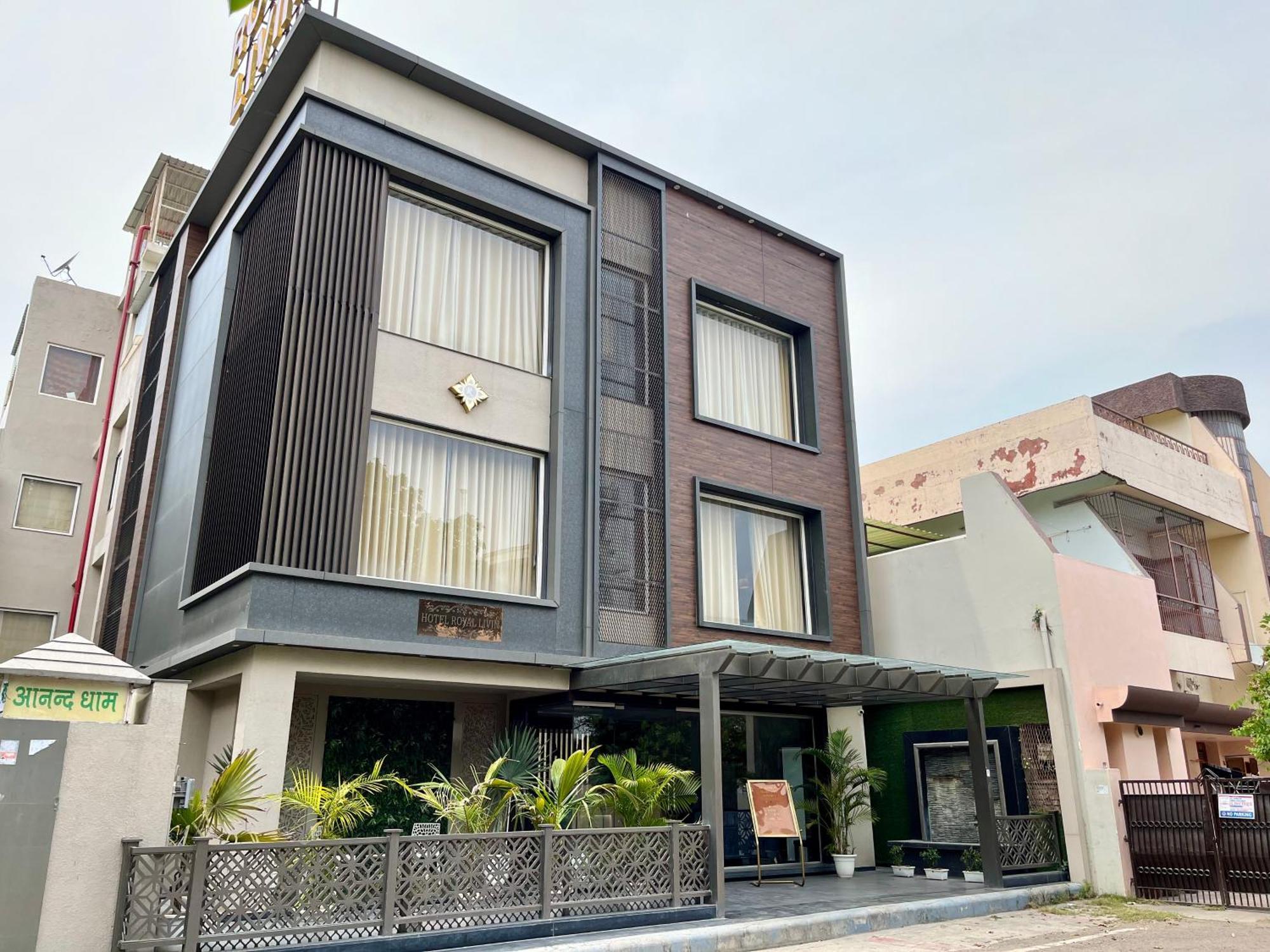 Hotel Royal Livin Varanasi Exterior photo